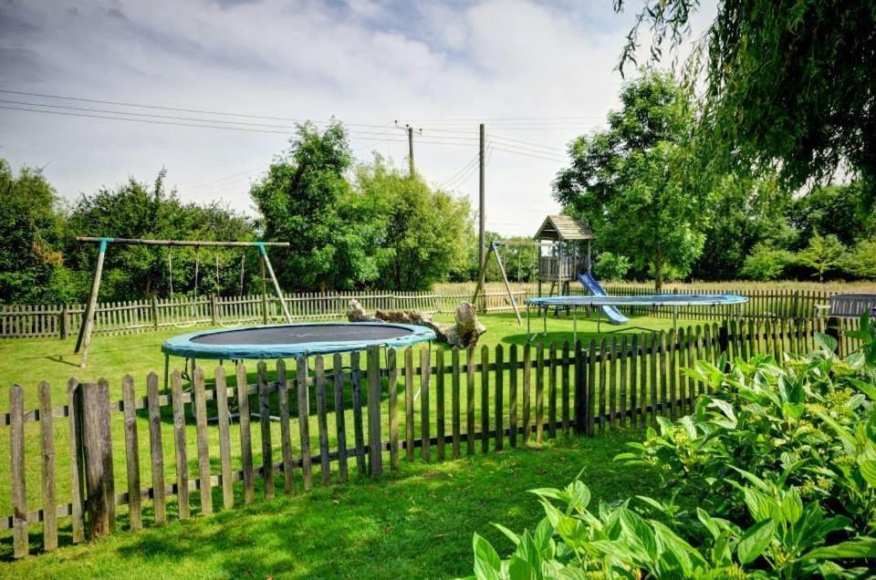 סאקסמונדהם East Green Farm Cottages - The Granary מראה חיצוני תמונה