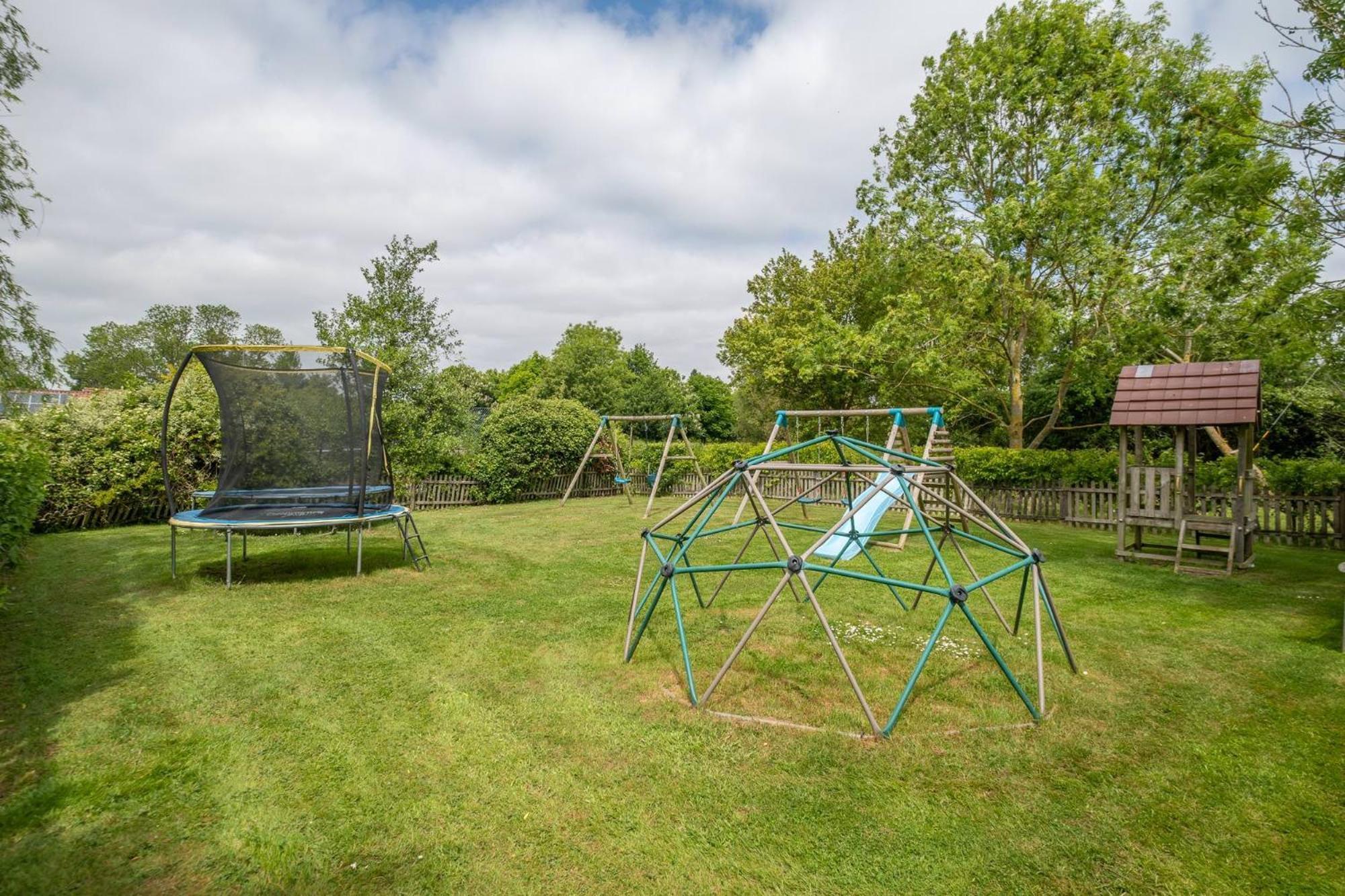 סאקסמונדהם East Green Farm Cottages - The Granary מראה חיצוני תמונה